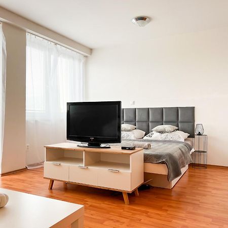 Simcity 3 I City Centre & Free Parking 24H Self Check-In Banská Bystrica Exterior foto
